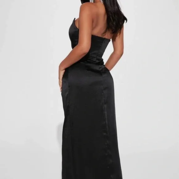 Elegant Black Evening Dress - Picture 2 of 2